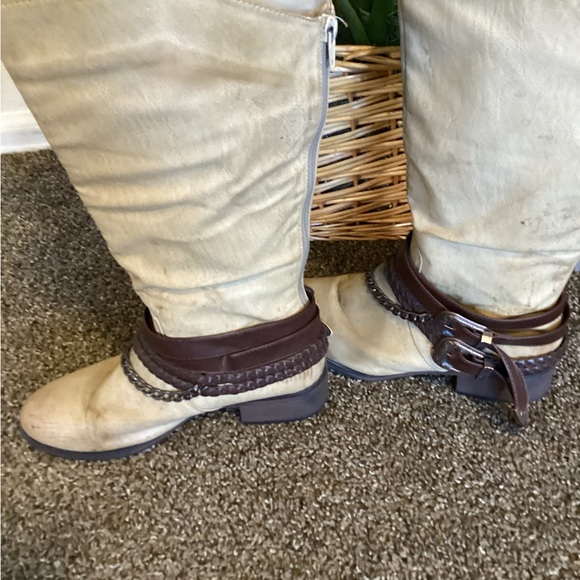 Tan knee boots with brown leather belts and chains. Boots have brown flicks in. - Picture 2 of 3